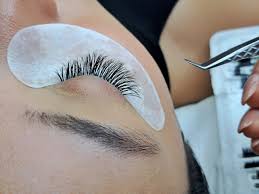 Eyelashes Guide: Fuller, Longer & Beautiful Lashes Naturally