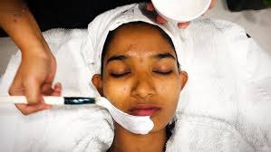 Detan Treatment Guide: Clear, Bright & Even-Toned Skin Made Easy
